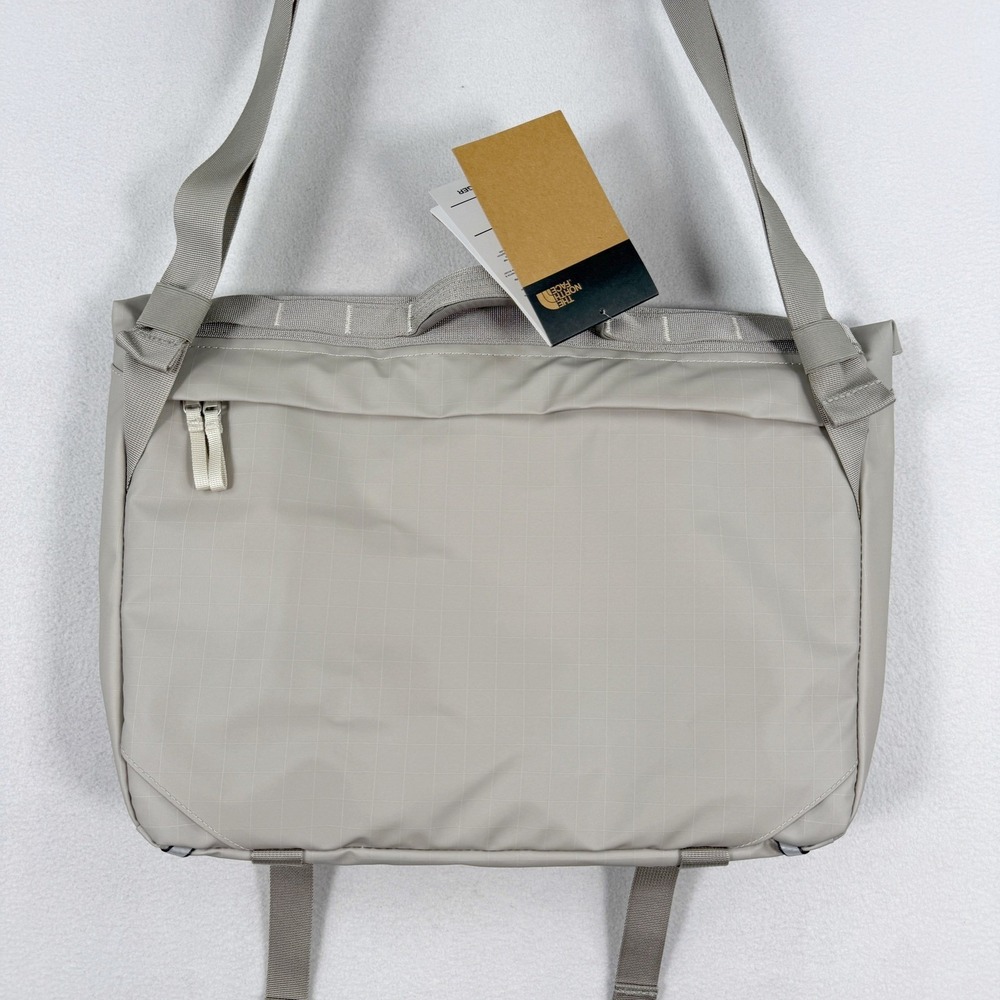 The North Face Base Camp Voyager Messenger Bag Soapstone NEW - Picture 5 of 10